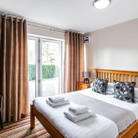 Roydon Marina Village Hotel 외부 사진