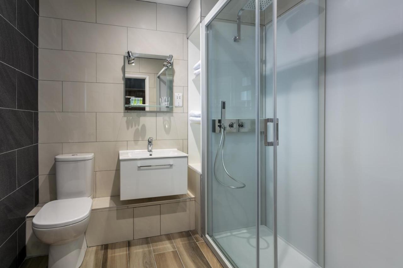 Roydon Marina Village Hotel 외부 사진