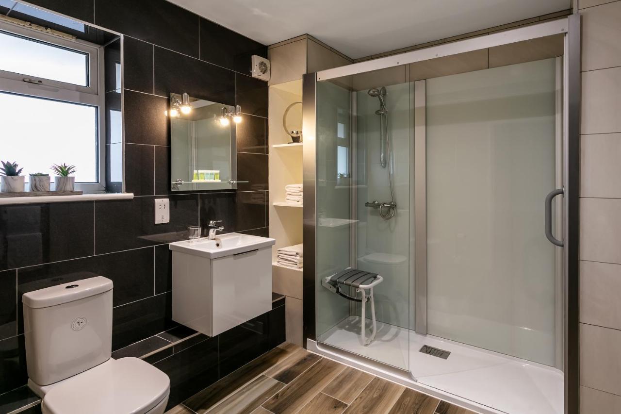 Roydon Marina Village Hotel 외부 사진