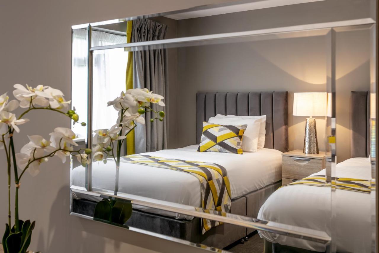 Roydon Marina Village Hotel 외부 사진