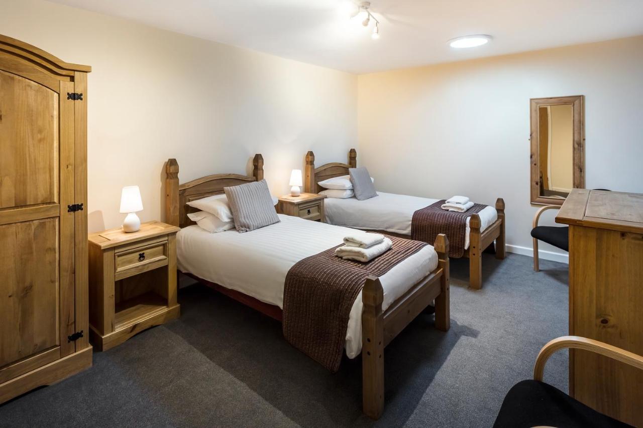 Roydon Marina Village Hotel 외부 사진