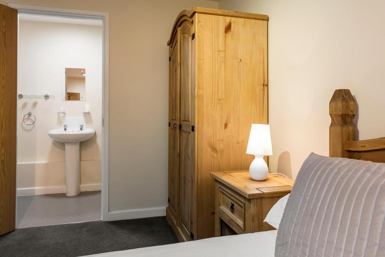 Roydon Marina Village Hotel 외부 사진