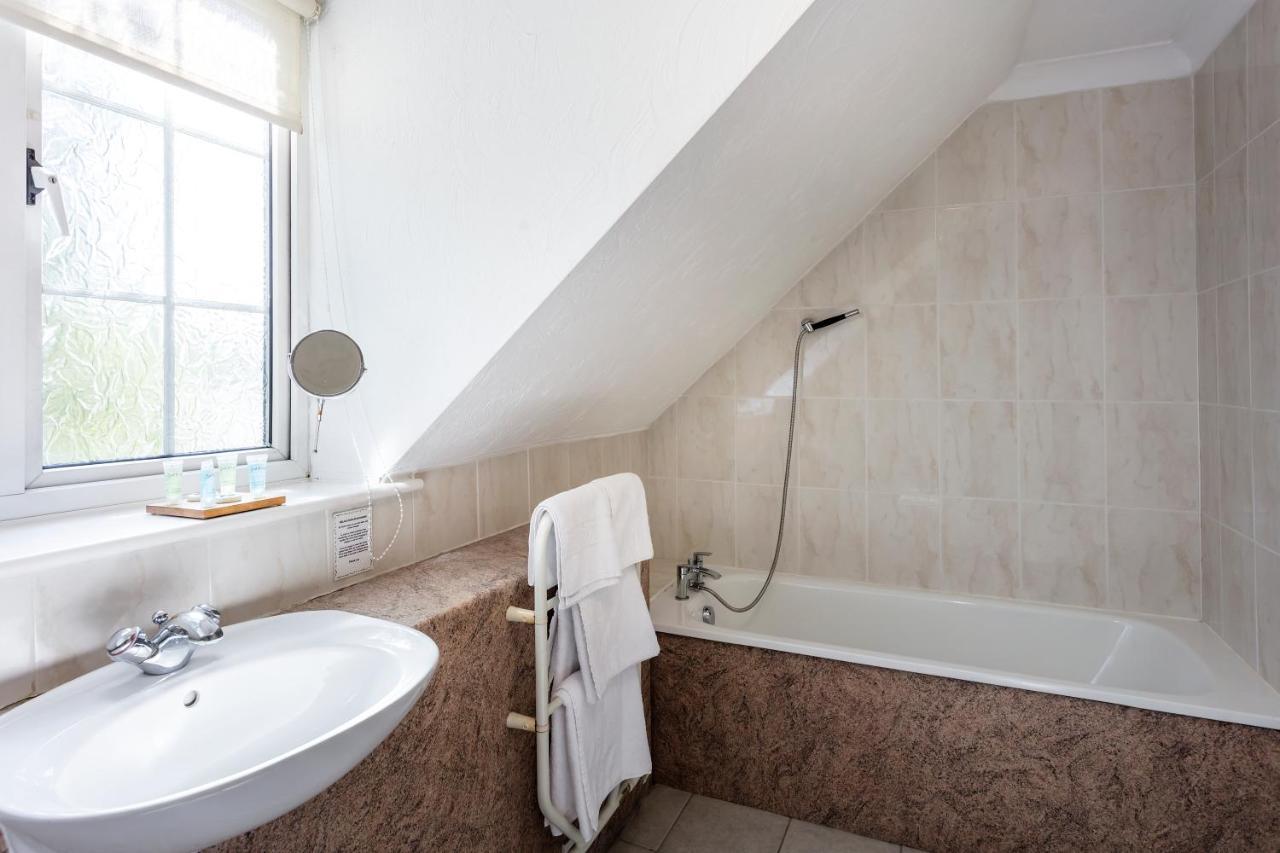 Roydon Marina Village Hotel 외부 사진