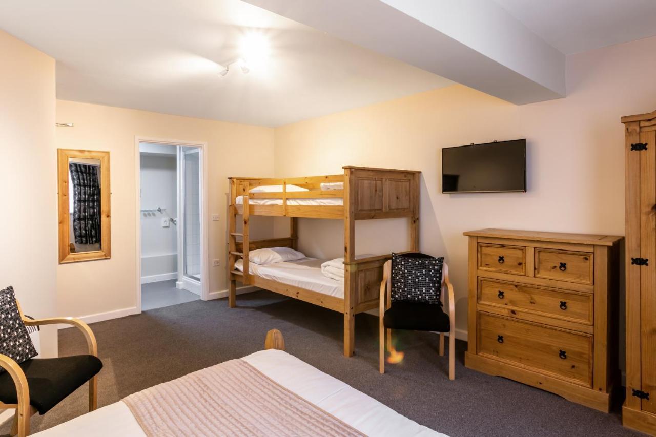 Roydon Marina Village Hotel 외부 사진