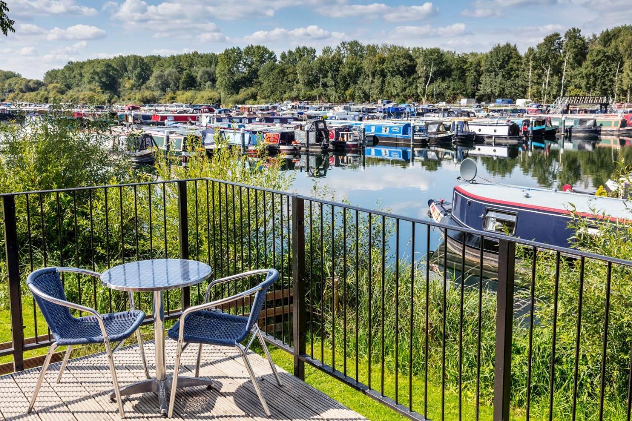 Roydon Marina Village Hotel 외부 사진