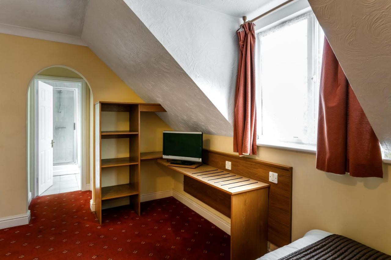 Roydon Marina Village Hotel 외부 사진