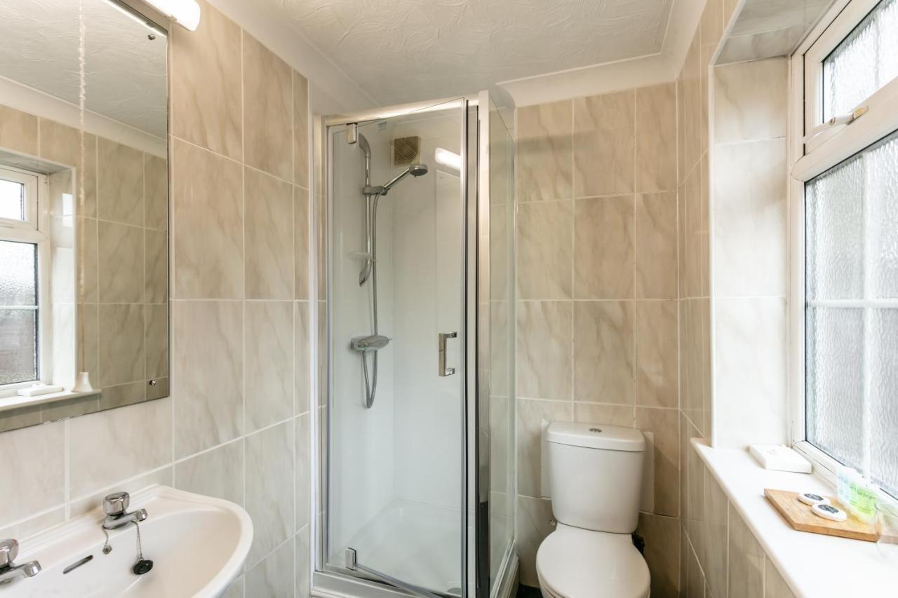Roydon Marina Village Hotel 외부 사진