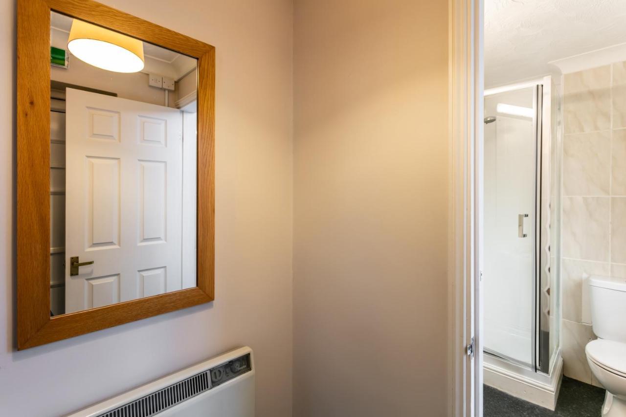 Roydon Marina Village Hotel 외부 사진