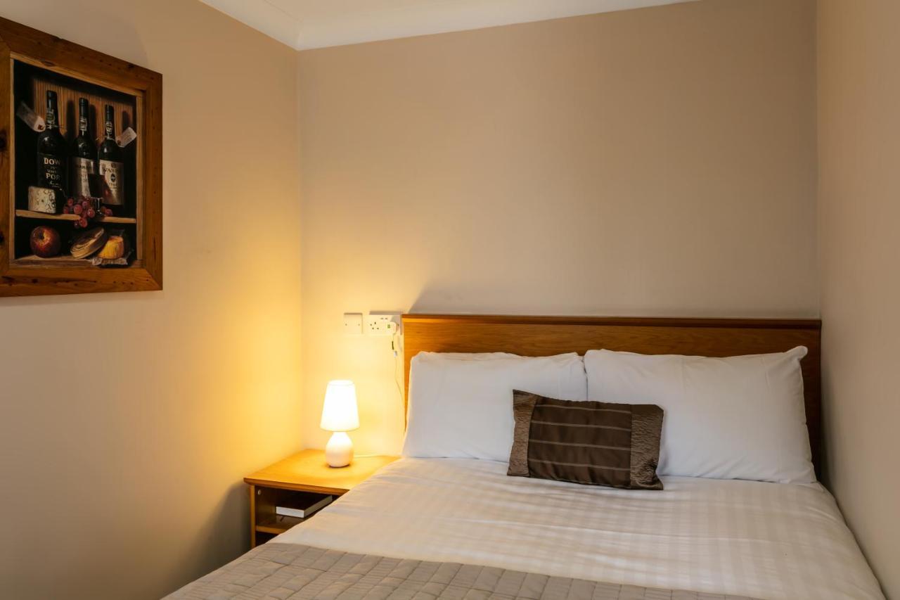 Roydon Marina Village Hotel 외부 사진