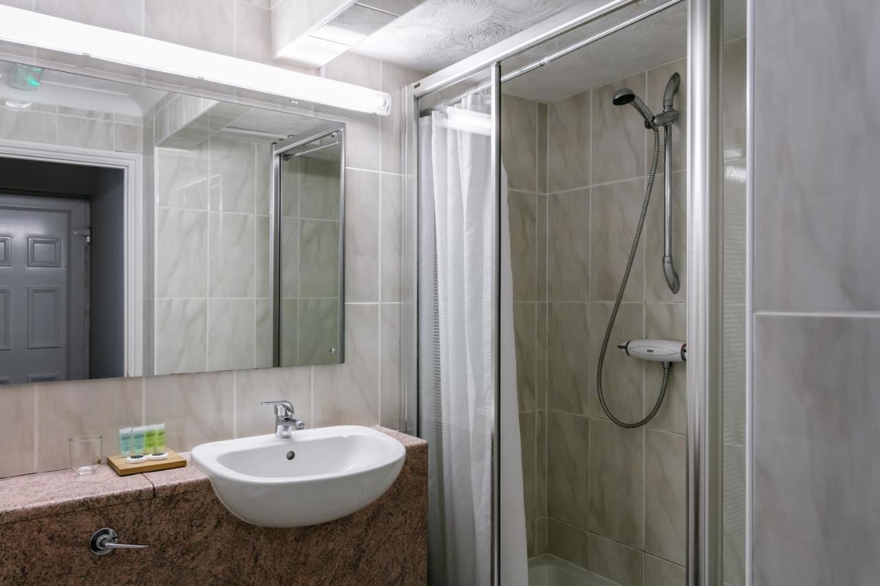 Roydon Marina Village Hotel 외부 사진