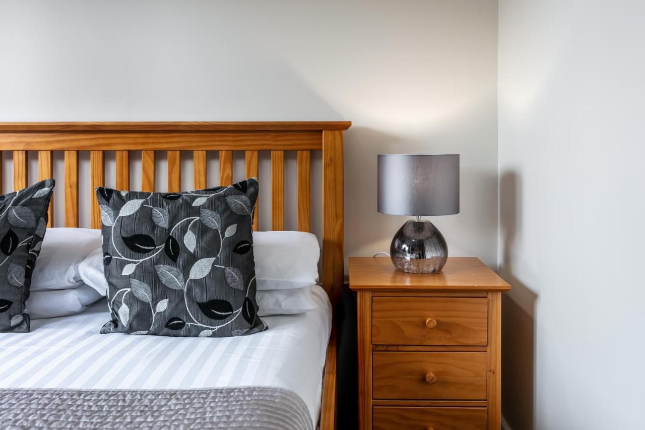 Roydon Marina Village Hotel 외부 사진