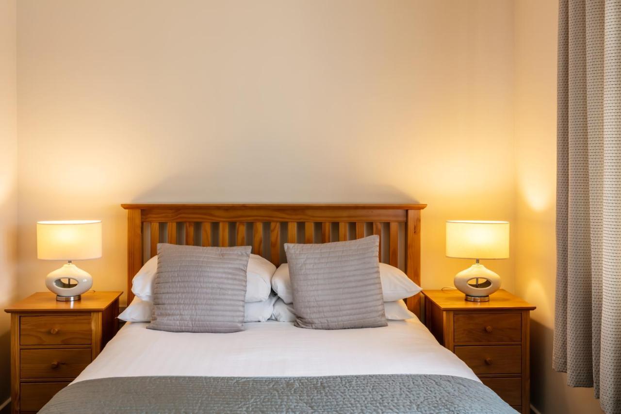 Roydon Marina Village Hotel 외부 사진