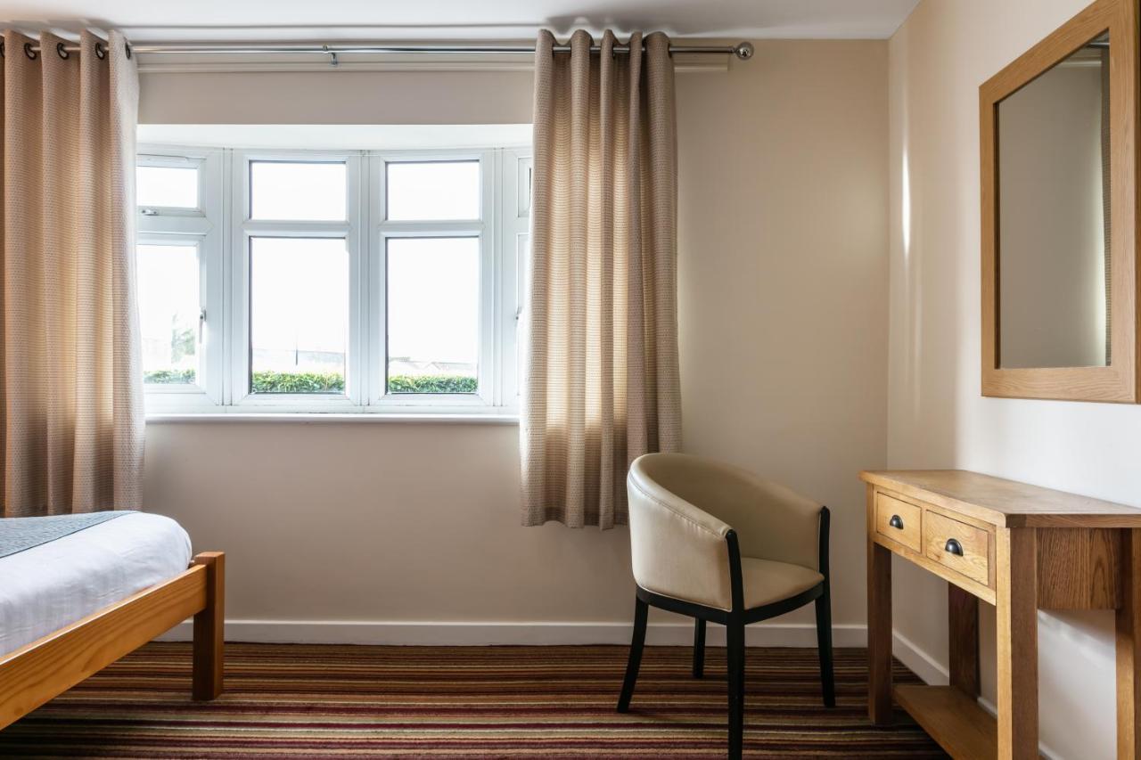 Roydon Marina Village Hotel 외부 사진
