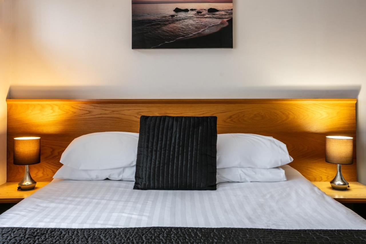 Roydon Marina Village Hotel 외부 사진
