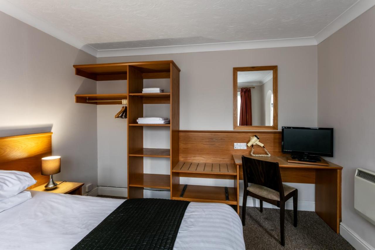 Roydon Marina Village Hotel 외부 사진