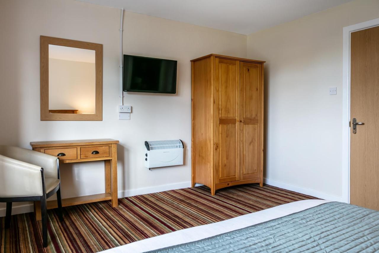 Roydon Marina Village Hotel 외부 사진